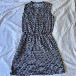 Sleeveless black and white dress